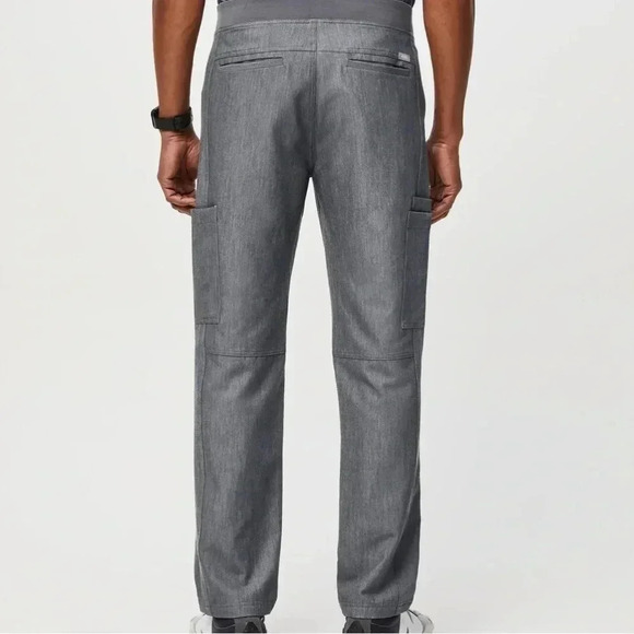 FIGS- Men’s Blue Axim Cargo Scrub Pants - Picture 10 of 13